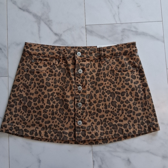 American Eagle Outfitters Dresses & Skirts - American Eagle Leopard Print Denim Mini Skirt Low Rise Stretch NEW Size 8